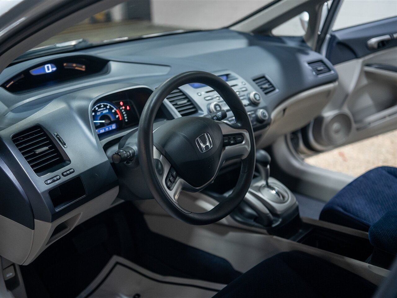 2007 Honda Civic Hybrid - Photo 29 - Peoria, IL 61615
