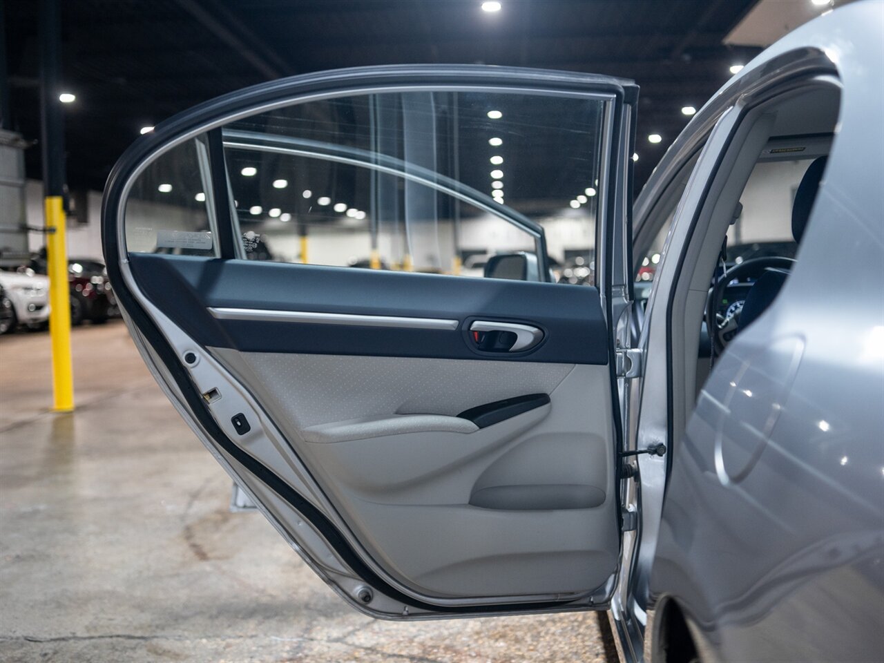 2007 Honda Civic Hybrid - Photo 35 - Peoria, IL 61615