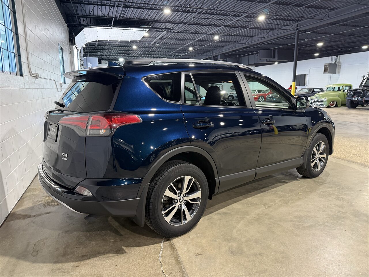 2018 Toyota RAV4 XLE - Photo 2 - Peoria, IL 61615