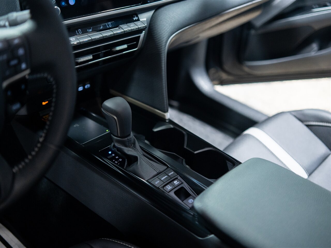2026 Toyota Camry SE - Photo 33 - Peoria, IL 61615