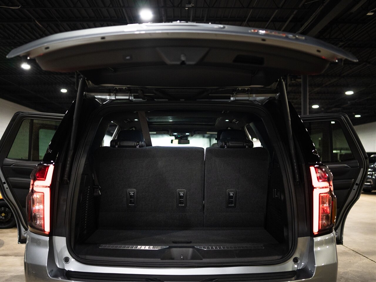 2024 Chevrolet Tahoe RST   - Photo 8 - Peoria, IL 61615