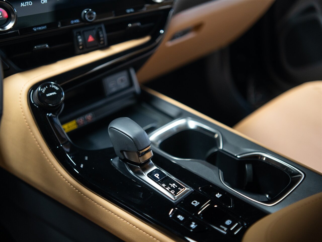 2025 Lexus NX 350h Premium - Photo 30 - Peoria, IL 61615