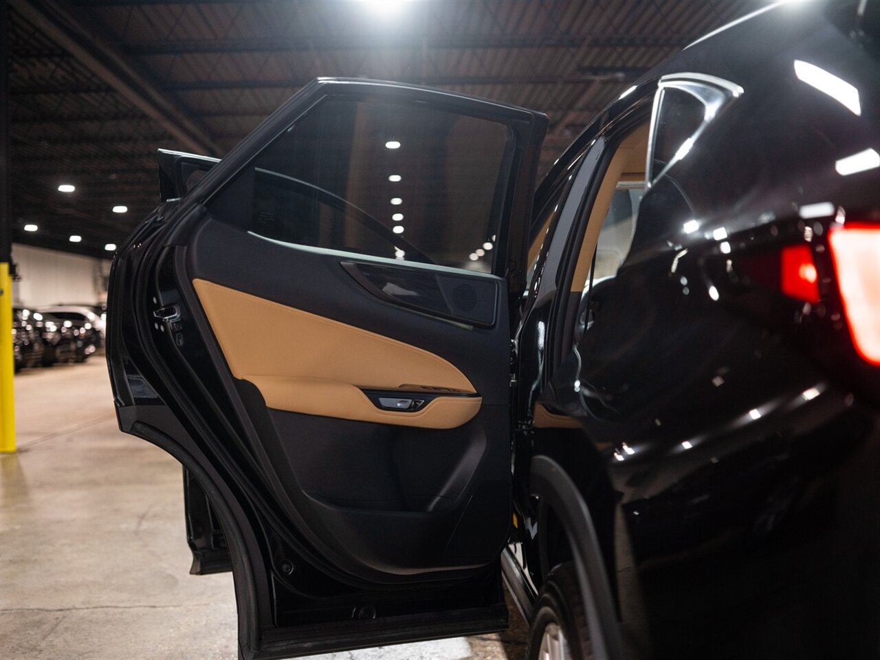2025 Lexus NX 350h Premium - Photo 35 - Peoria, IL 61615