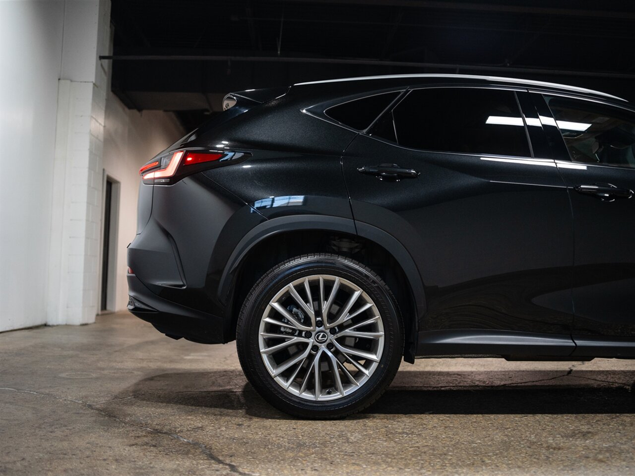 2025 Lexus NX 350h Premium - Photo 10 - Peoria, IL 61615