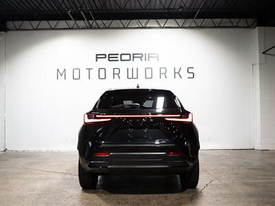 2025 Lexus NX 350h Premium - Photo 12 - Peoria, IL 61615