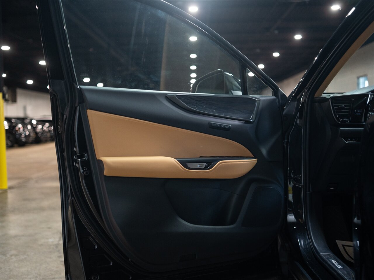 2025 Lexus NX 350h Premium - Photo 41 - Peoria, IL 61615