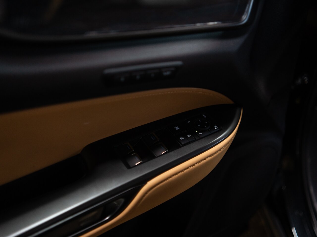 2025 Lexus NX 350h Premium - Photo 39 - Peoria, IL 61615