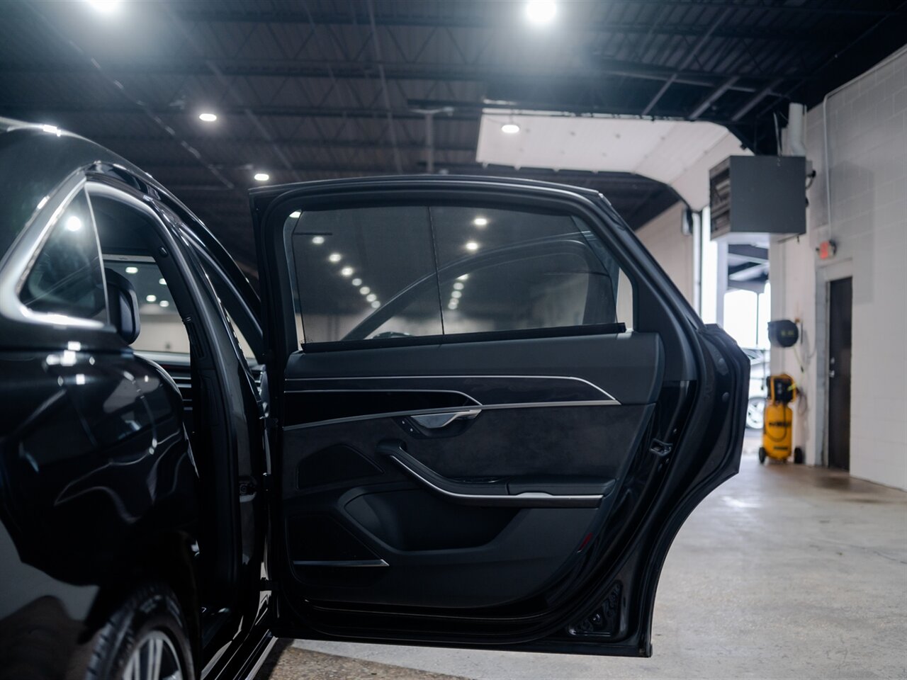 2020 Audi A8 L quattro 60 TFSI   - Photo 44 - Peoria, IL 61615
