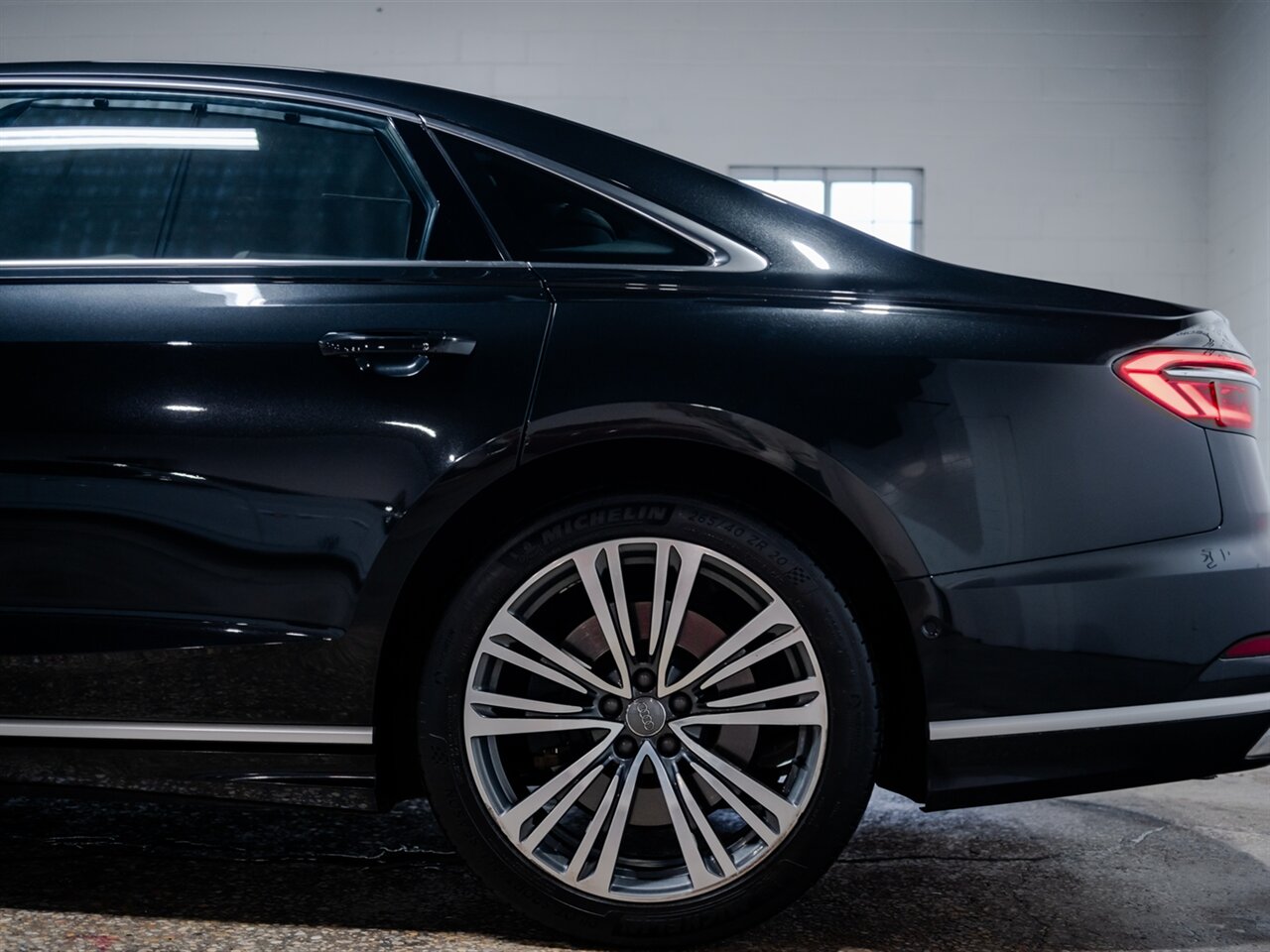 2020 Audi A8 L quattro 60 TFSI   - Photo 11 - Peoria, IL 61615