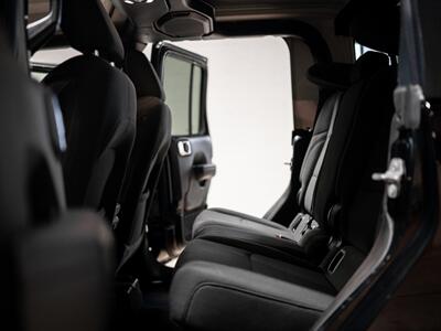 2022 Jeep Gladiator Sport S   - Photo 39 - Peoria, IL 61615