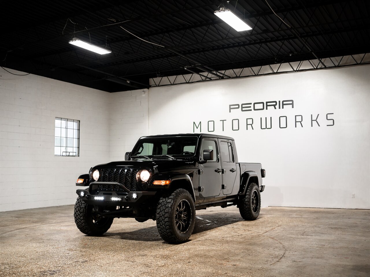 2022 Jeep Gladiator Sport S   - Photo 2 - Peoria, IL 61615