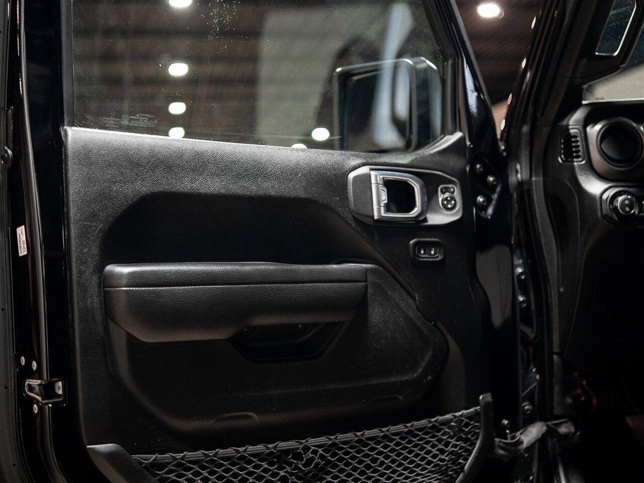 2022 Jeep Gladiator Sport S   - Photo 36 - Peoria, IL 61615