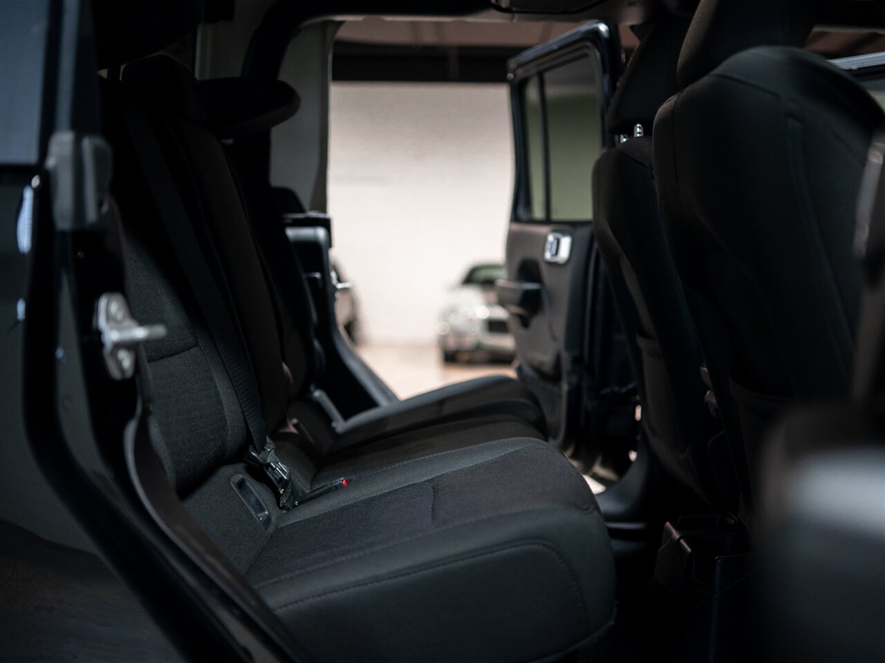 2022 Jeep Gladiator Sport S   - Photo 40 - Peoria, IL 61615