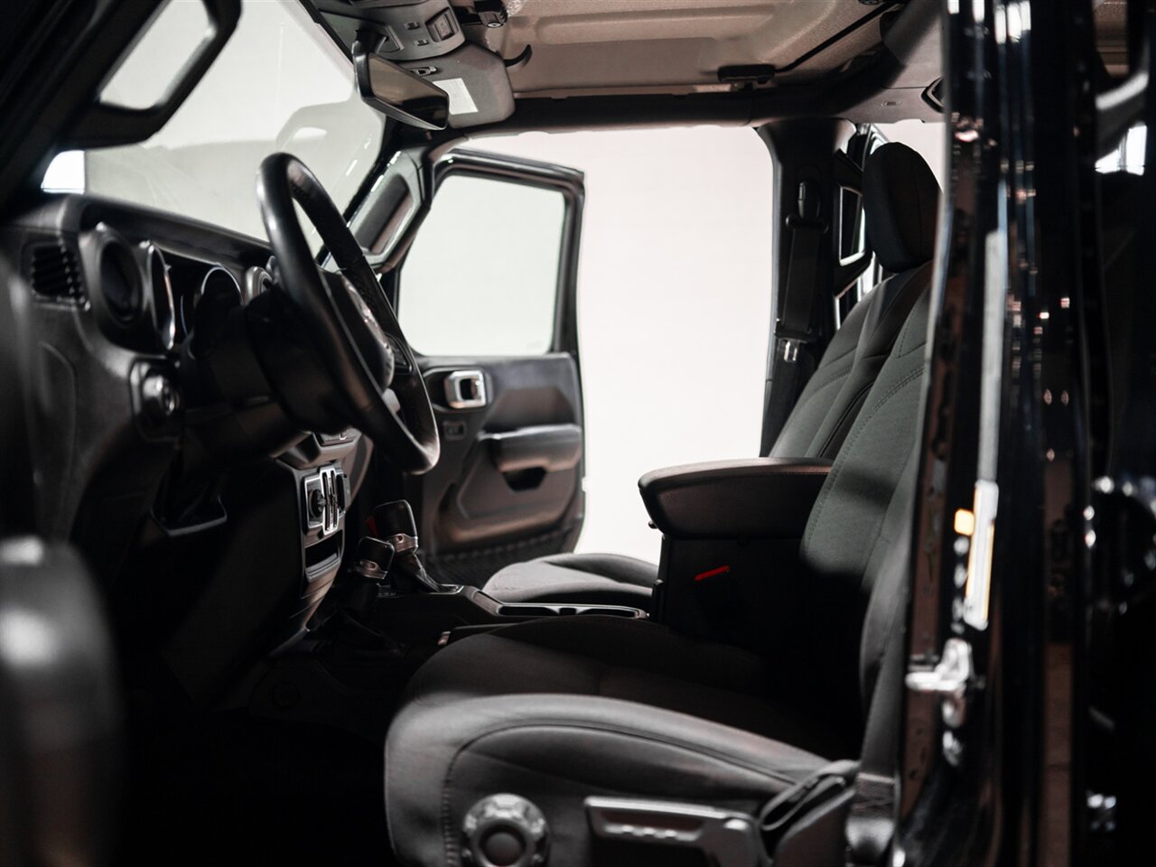 2022 Jeep Gladiator Sport S   - Photo 31 - Peoria, IL 61615