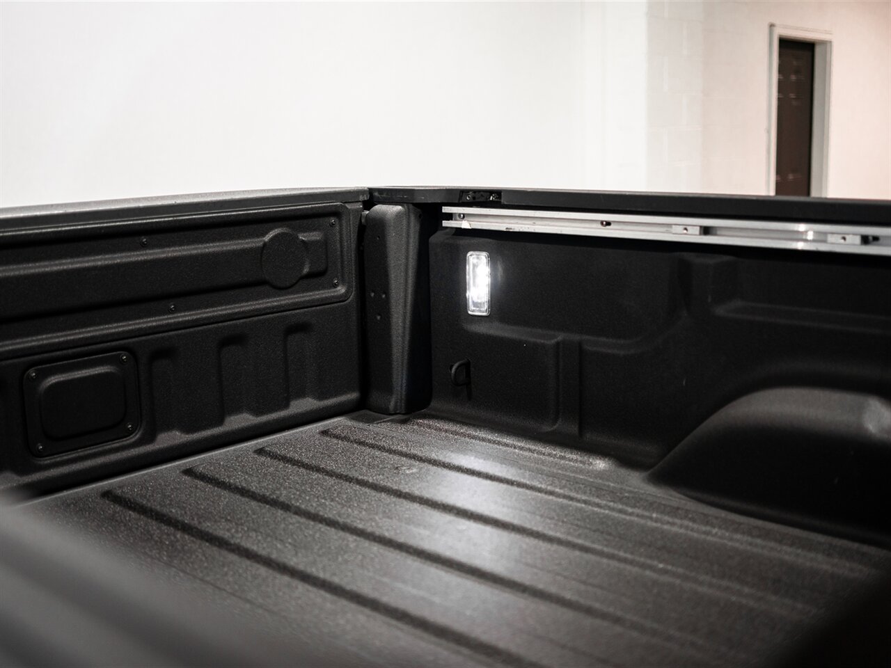 2022 Jeep Gladiator Sport S   - Photo 38 - Peoria, IL 61615