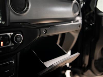 2022 Jeep Gladiator Sport S   - Photo 32 - Peoria, IL 61615