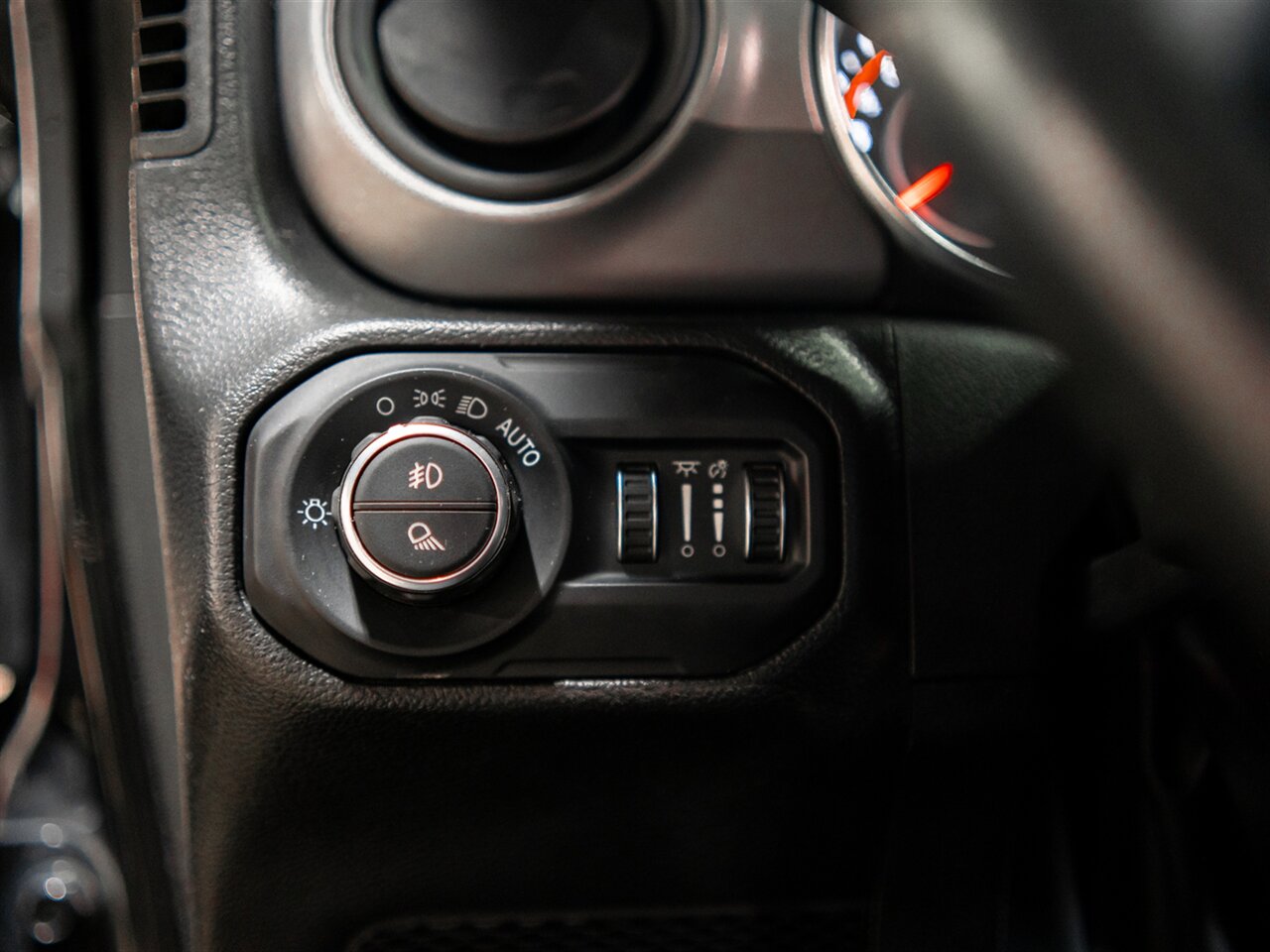 2022 Jeep Gladiator Sport S   - Photo 30 - Peoria, IL 61615