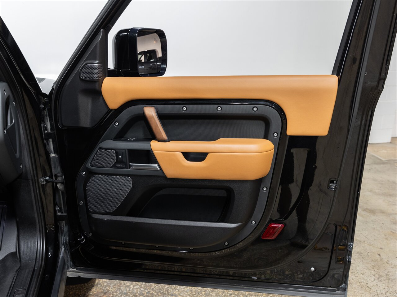 2021 Land Rover Defender 90 X - Photo 32 - Peoria, IL 61615