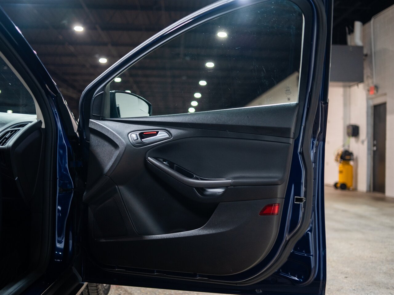 2017 Ford Focus SEL   - Photo 37 - Peoria, IL 61615