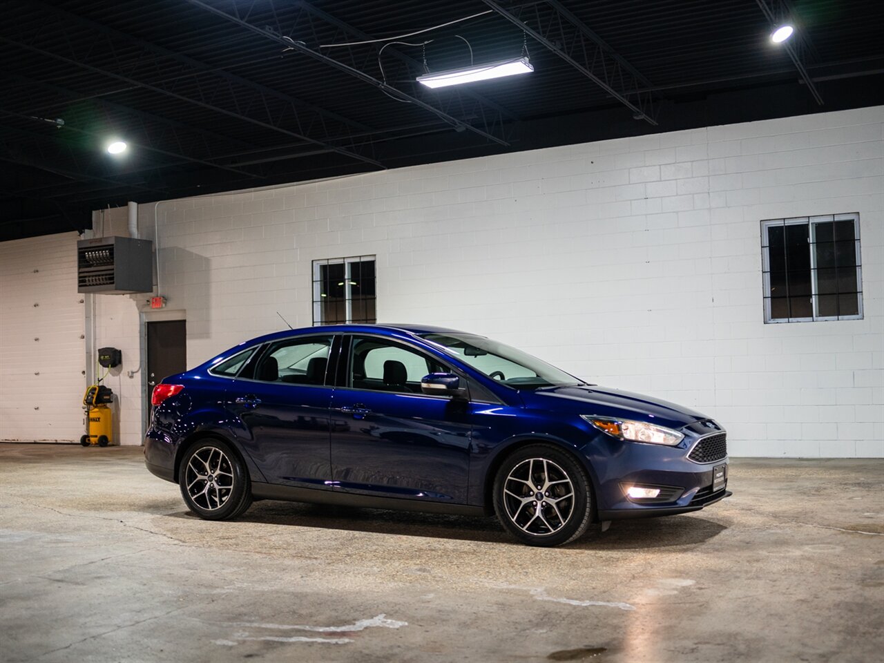 2017 Ford Focus SEL   - Photo 5 - Peoria, IL 61615