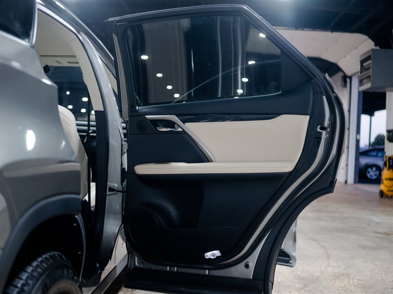2021 Lexus RX 350   - Photo 35 - Peoria, IL 61615