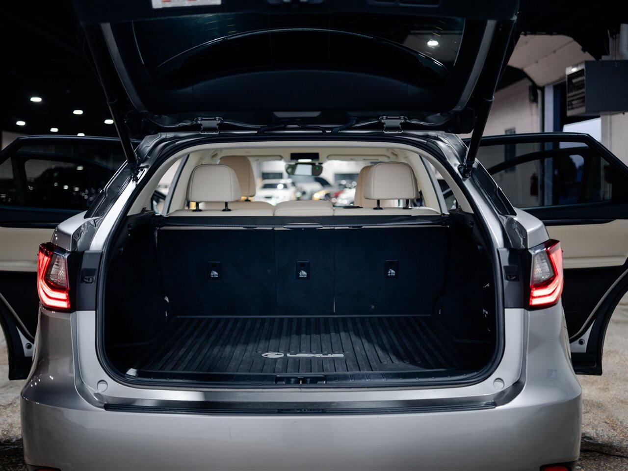 2021 Lexus RX 350   - Photo 17 - Peoria, IL 61615
