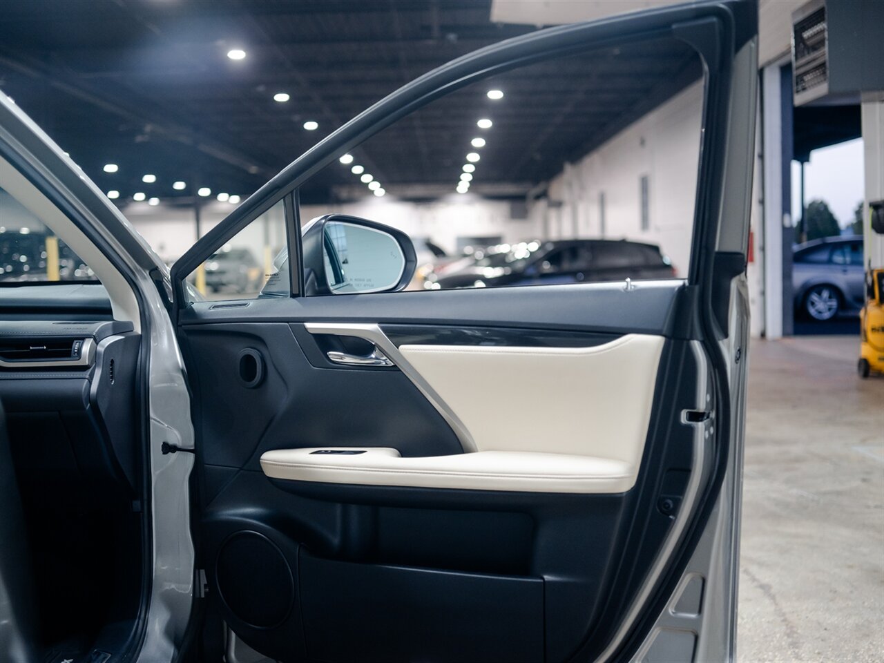 2021 Lexus RX 350   - Photo 34 - Peoria, IL 61615