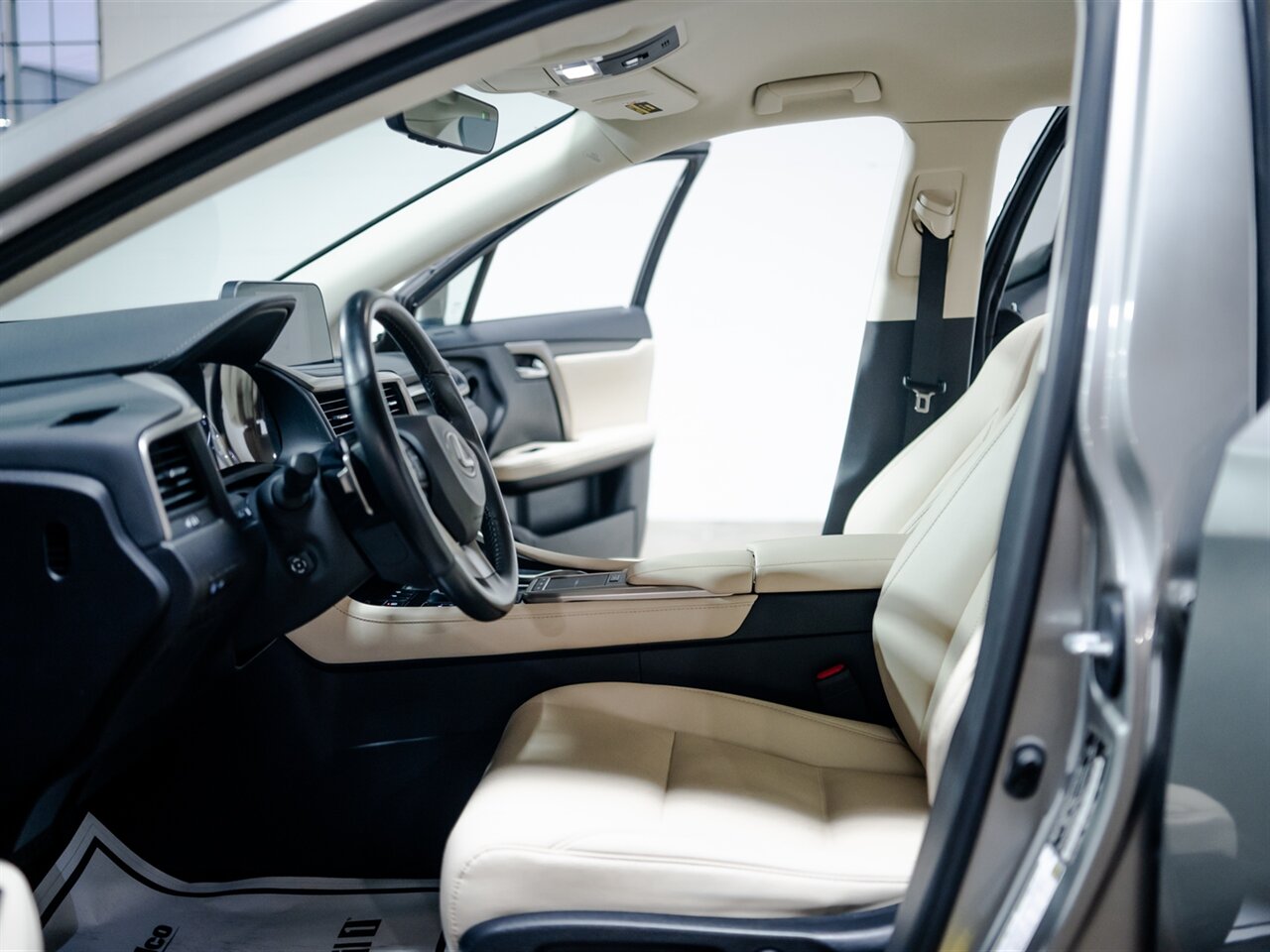 2021 Lexus RX 350   - Photo 21 - Peoria, IL 61615