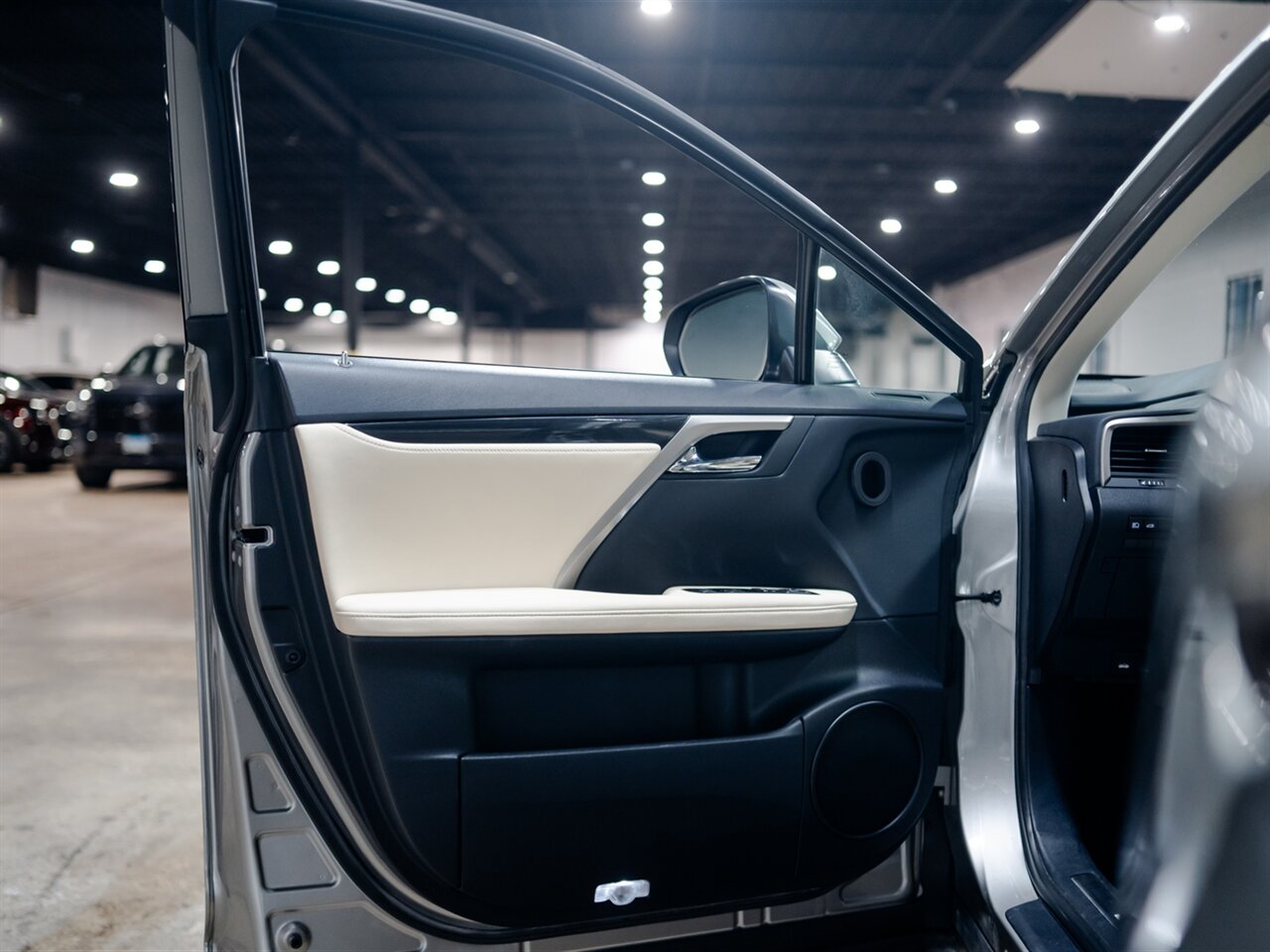 2021 Lexus RX 350   - Photo 20 - Peoria, IL 61615