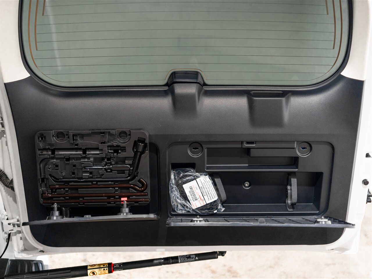 2023 Lexus GX 460 Premium - Photo 23 - Peoria, IL 61615