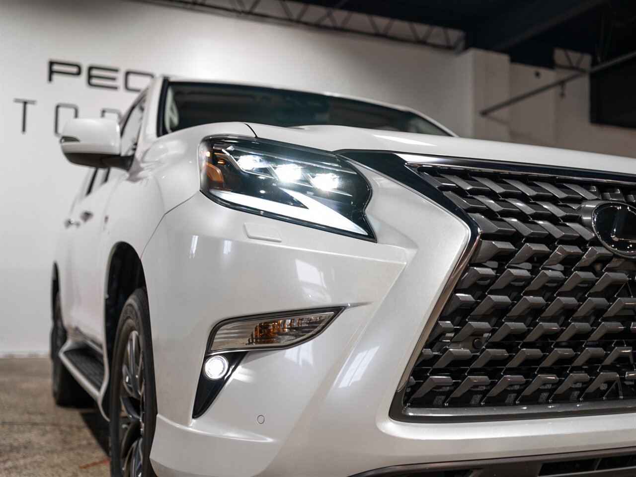 2023 Lexus GX 460 Premium - Photo 17 - Peoria, IL 61615