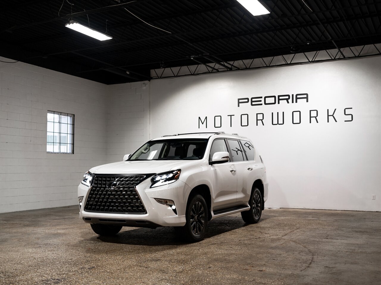 2023 Lexus GX 460 Premium - Photo 3 - Peoria, IL 61615