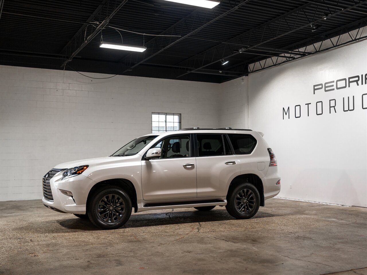 2023 Lexus GX 460 Premium - Photo 5 - Peoria, IL 61615