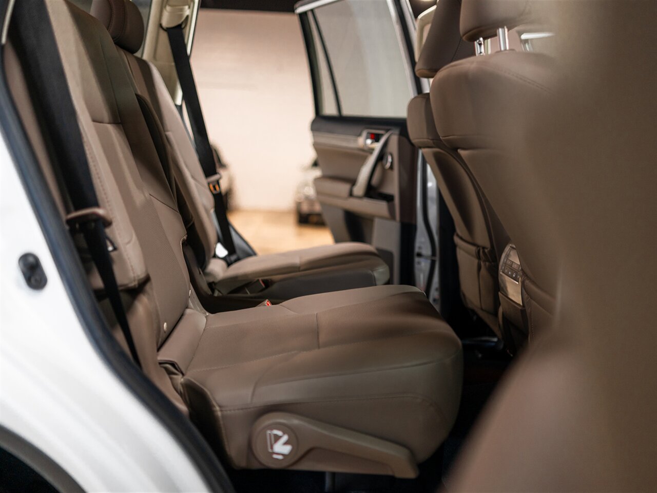 2023 Lexus GX 460 Premium - Photo 37 - Peoria, IL 61615