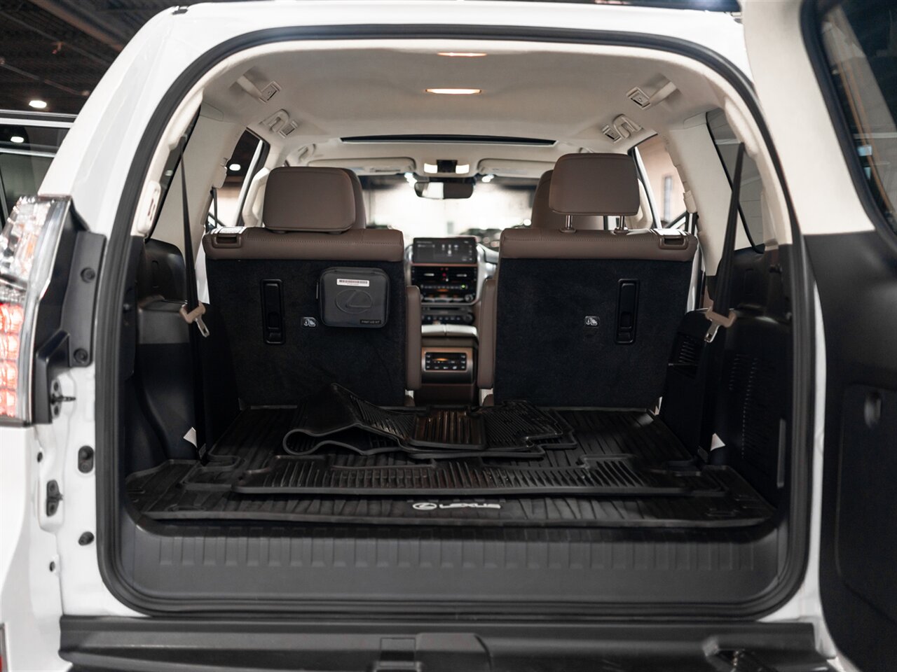 2023 Lexus GX 460 Premium - Photo 22 - Peoria, IL 61615