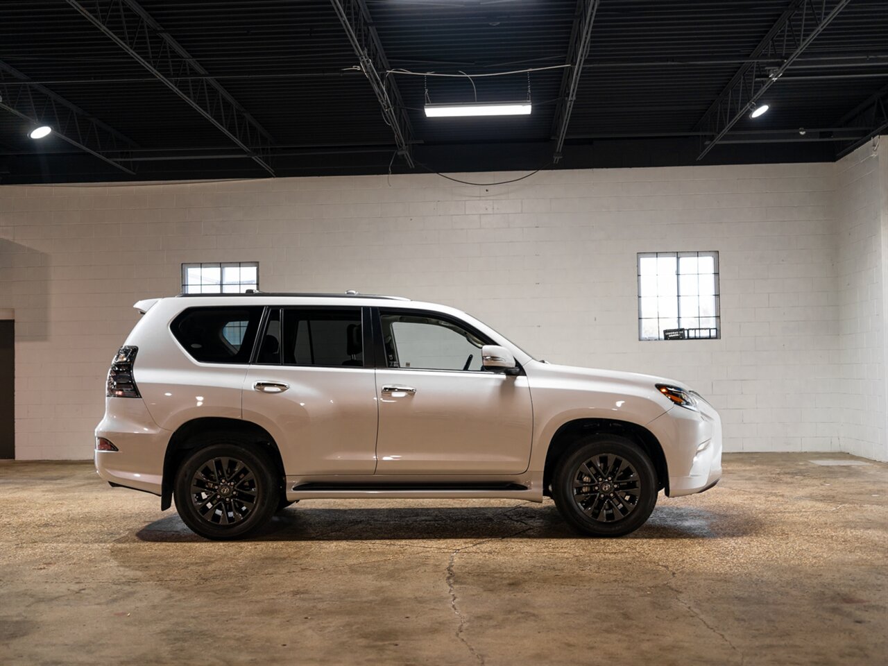 2023 Lexus GX 460 Premium - Photo 11 - Peoria, IL 61615