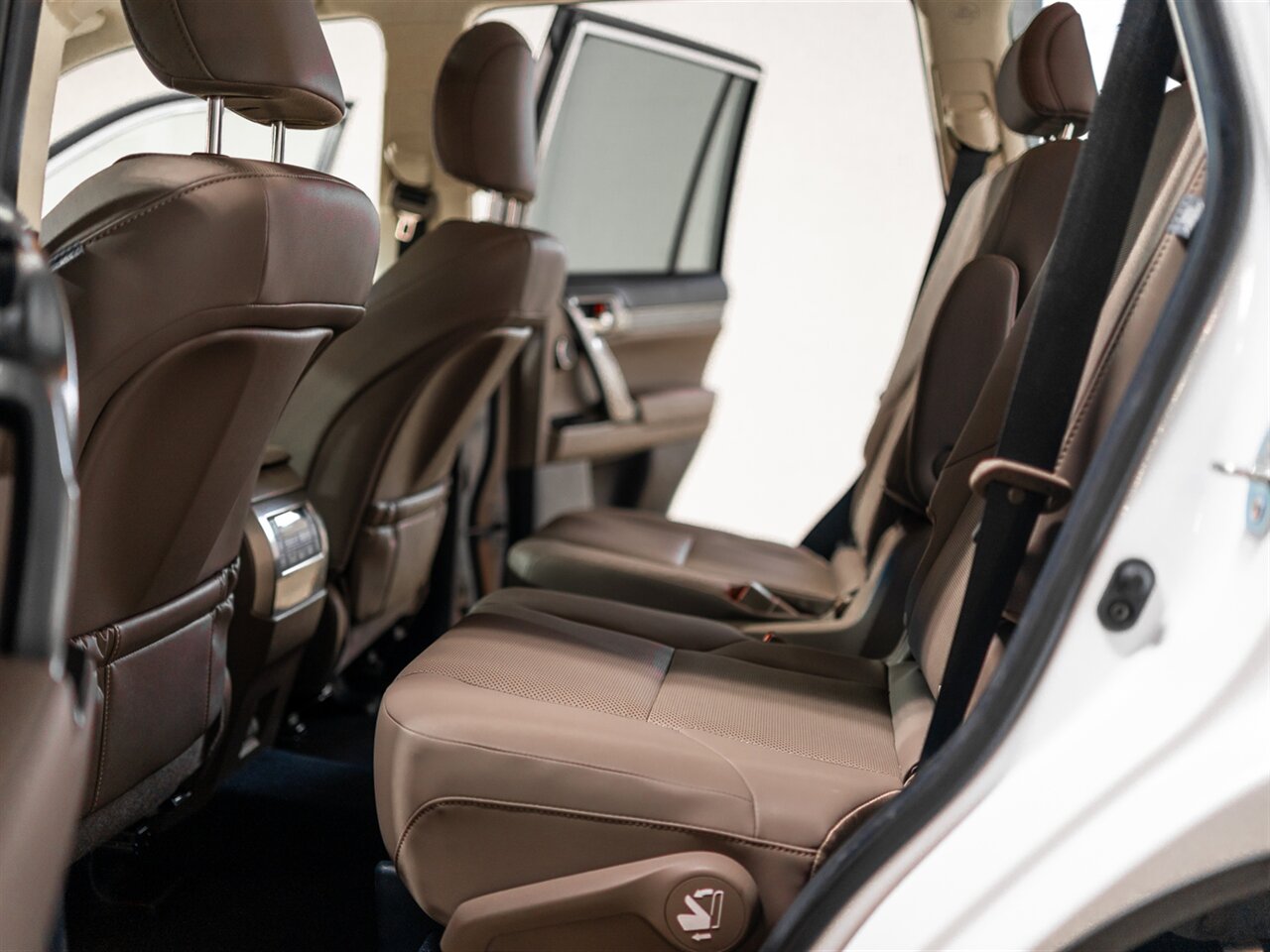 2023 Lexus GX 460 Premium - Photo 36 - Peoria, IL 61615