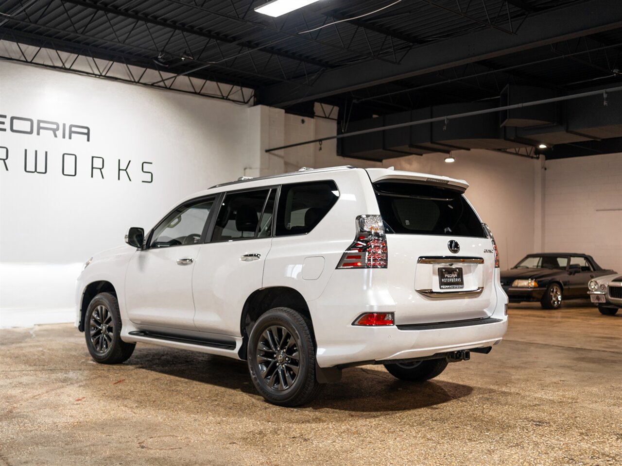 2023 Lexus GX 460 Premium - Photo 8 - Peoria, IL 61615