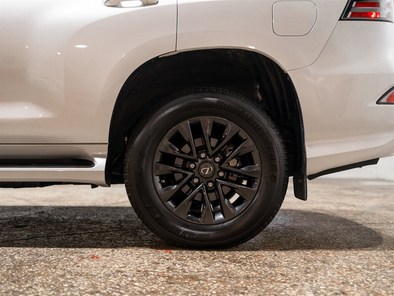 2023 Lexus GX 460 Premium - Photo 16 - Peoria, IL 61615