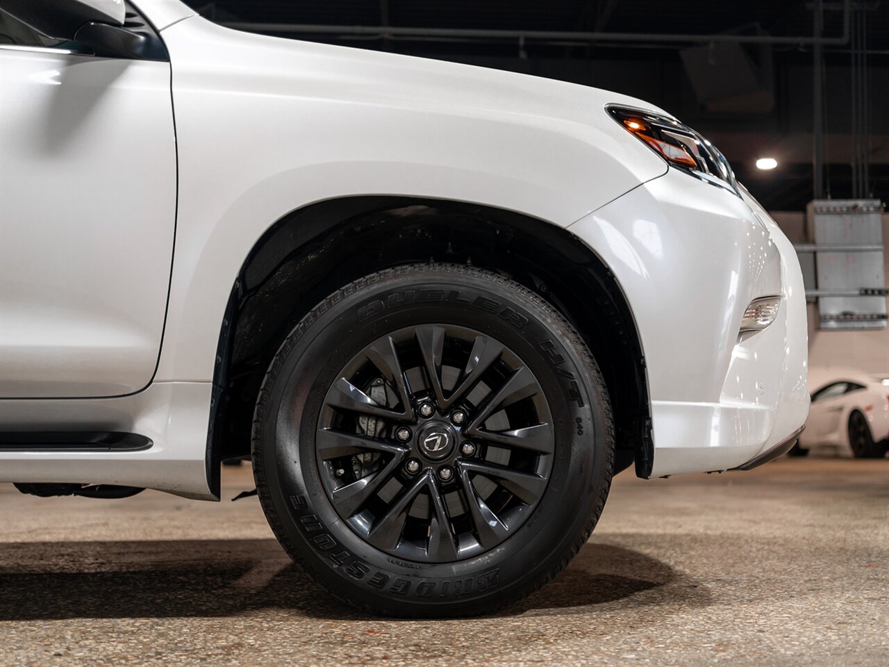 2023 Lexus GX 460 Premium - Photo 14 - Peoria, IL 61615