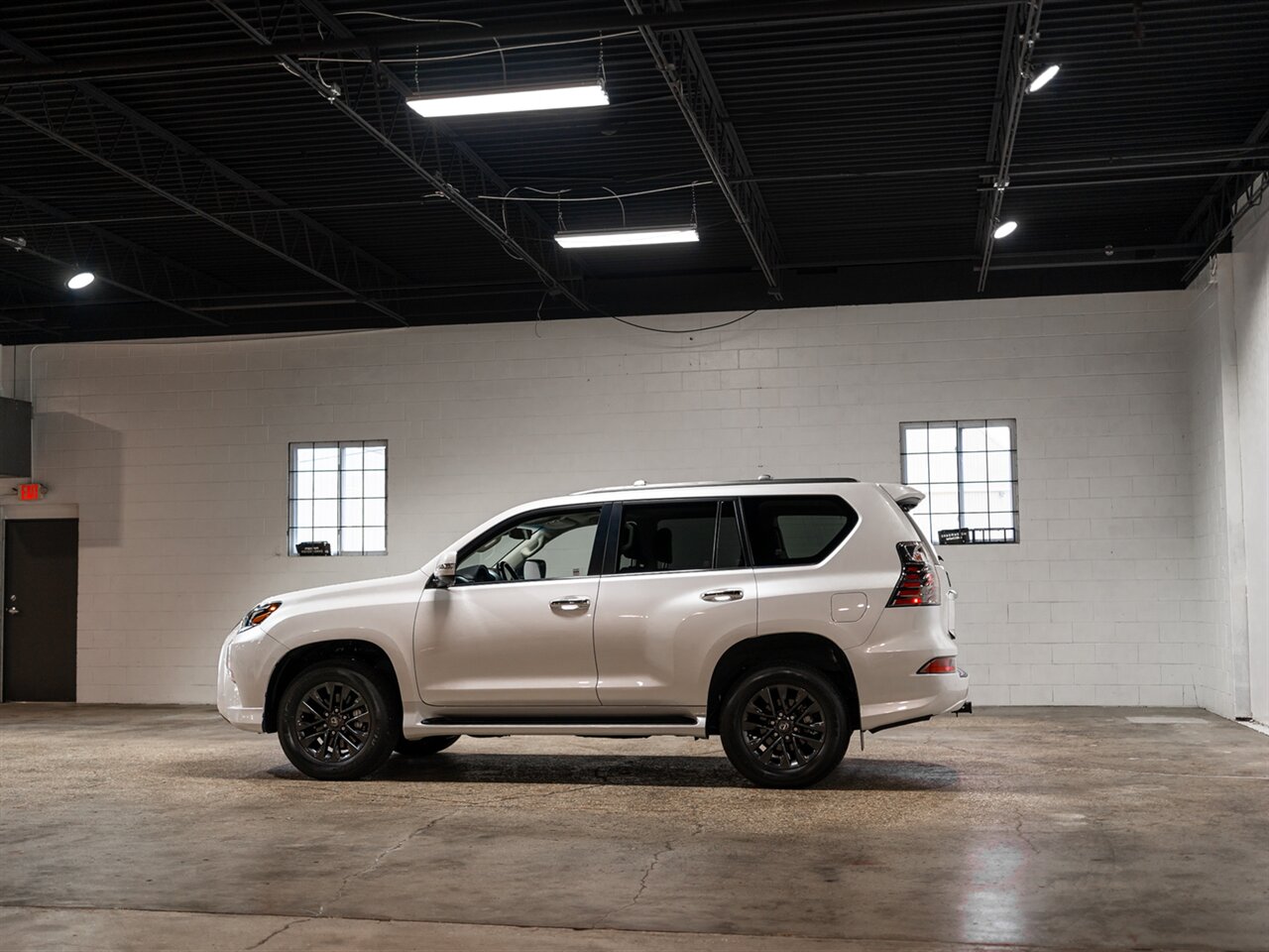2023 Lexus GX 460 Premium - Photo 6 - Peoria, IL 61615