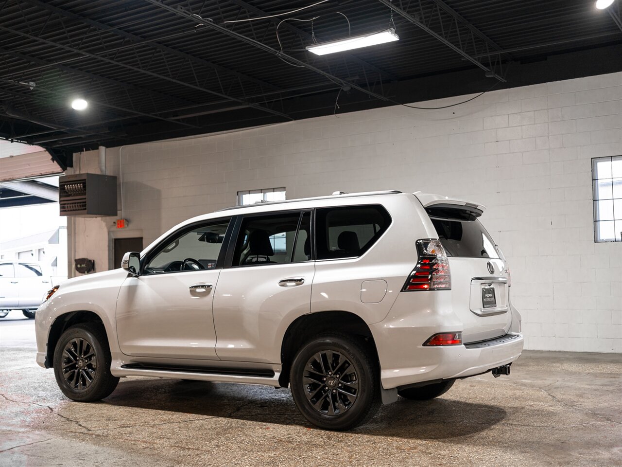 2023 Lexus GX 460 Premium - Photo 7 - Peoria, IL 61615