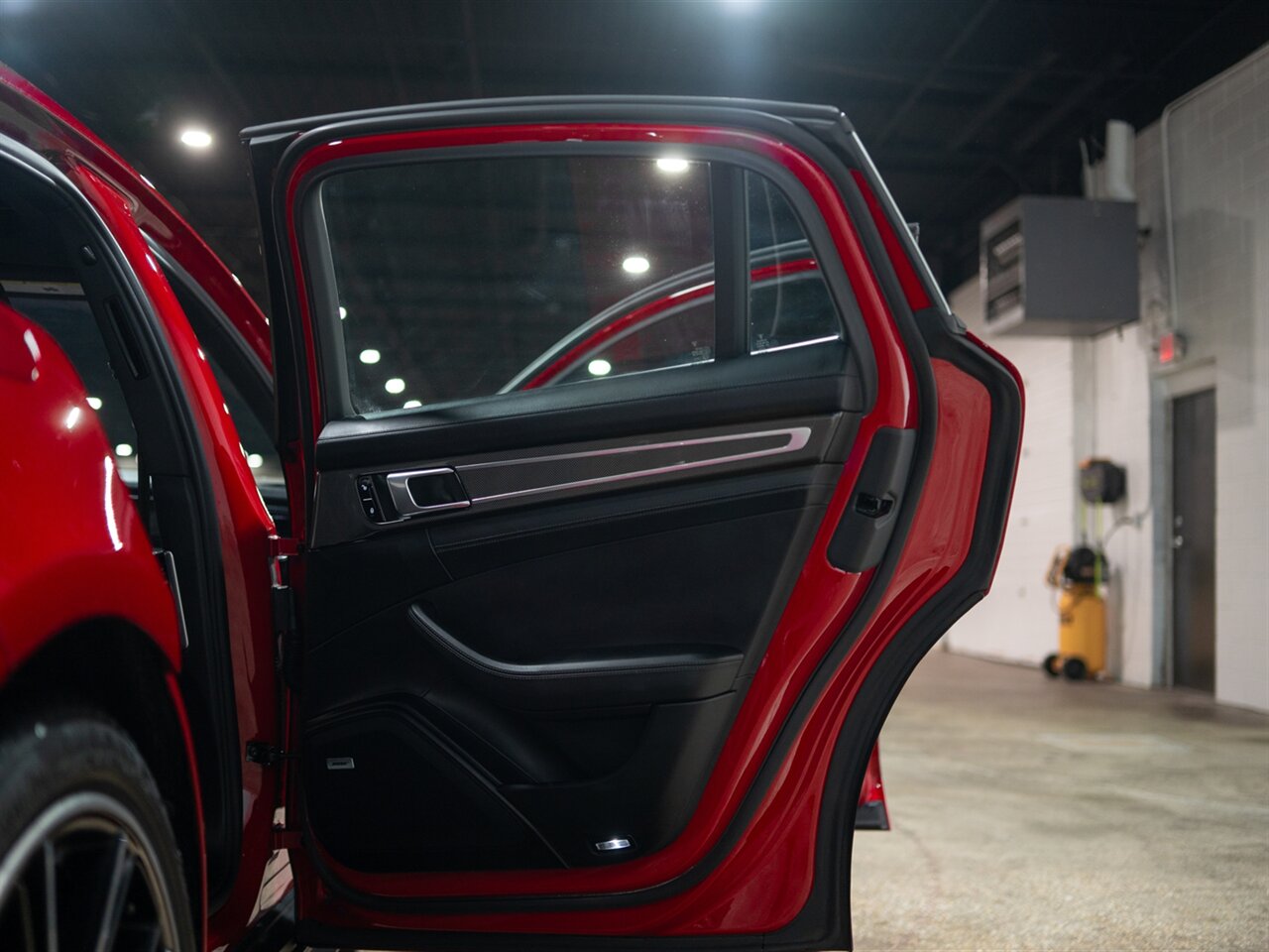 2017 Porsche Panamera 4S - Photo 41 - Peoria, IL 61615