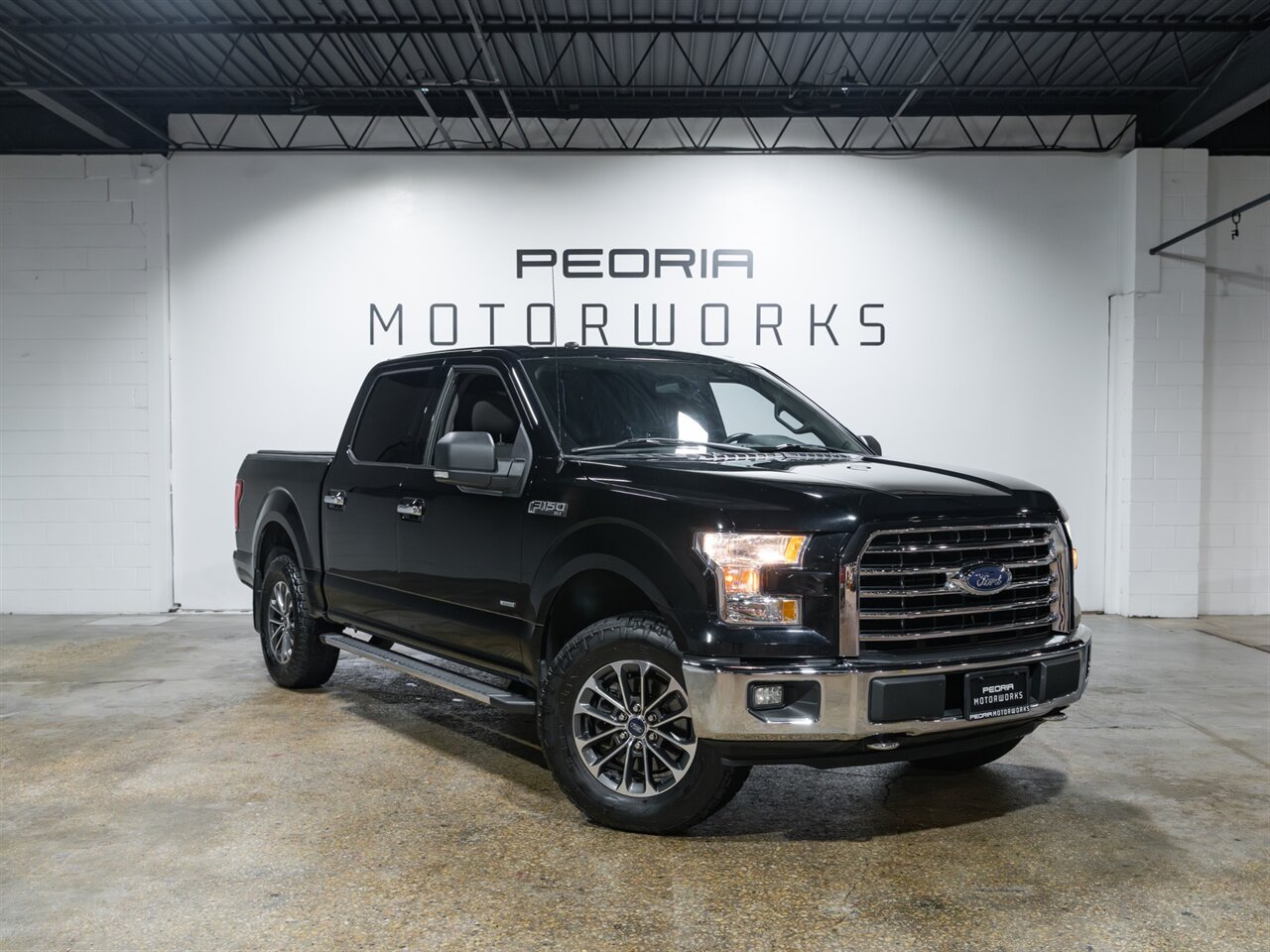 2017 Ford F-150 XLT   - Photo 1 - Peoria, IL 61615