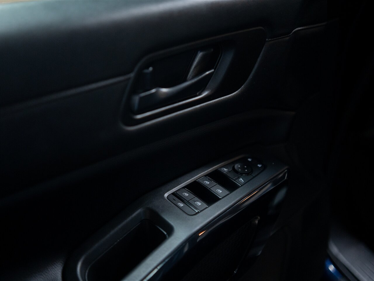 2025 Nissan Pathfinder SV - Photo 40 - Peoria, IL 61615