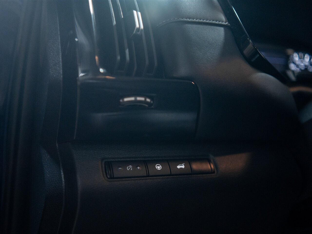 2025 Nissan Pathfinder SV - Photo 26 - Peoria, IL 61615