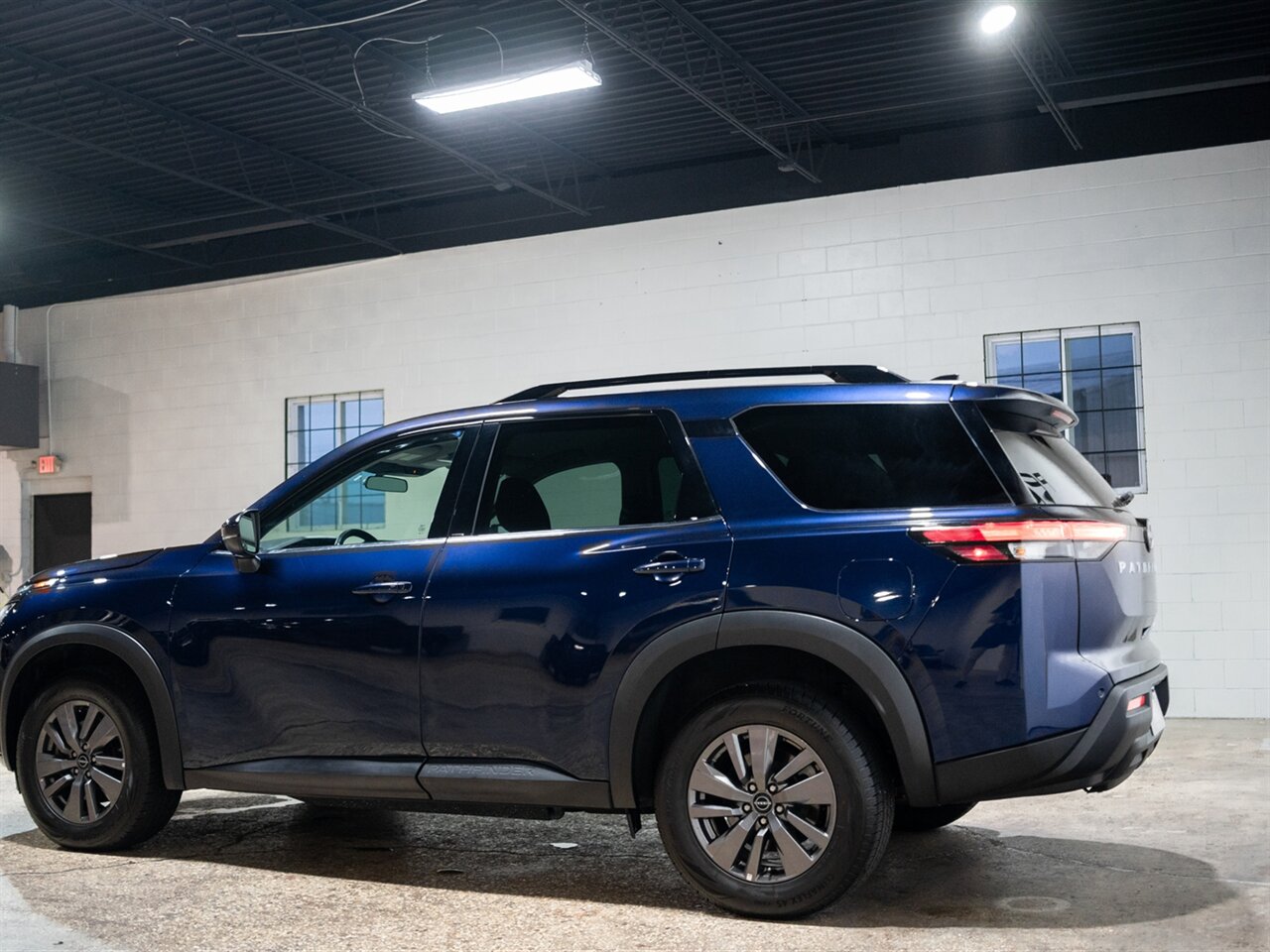 2025 Nissan Pathfinder SV - Photo 6 - Peoria, IL 61615