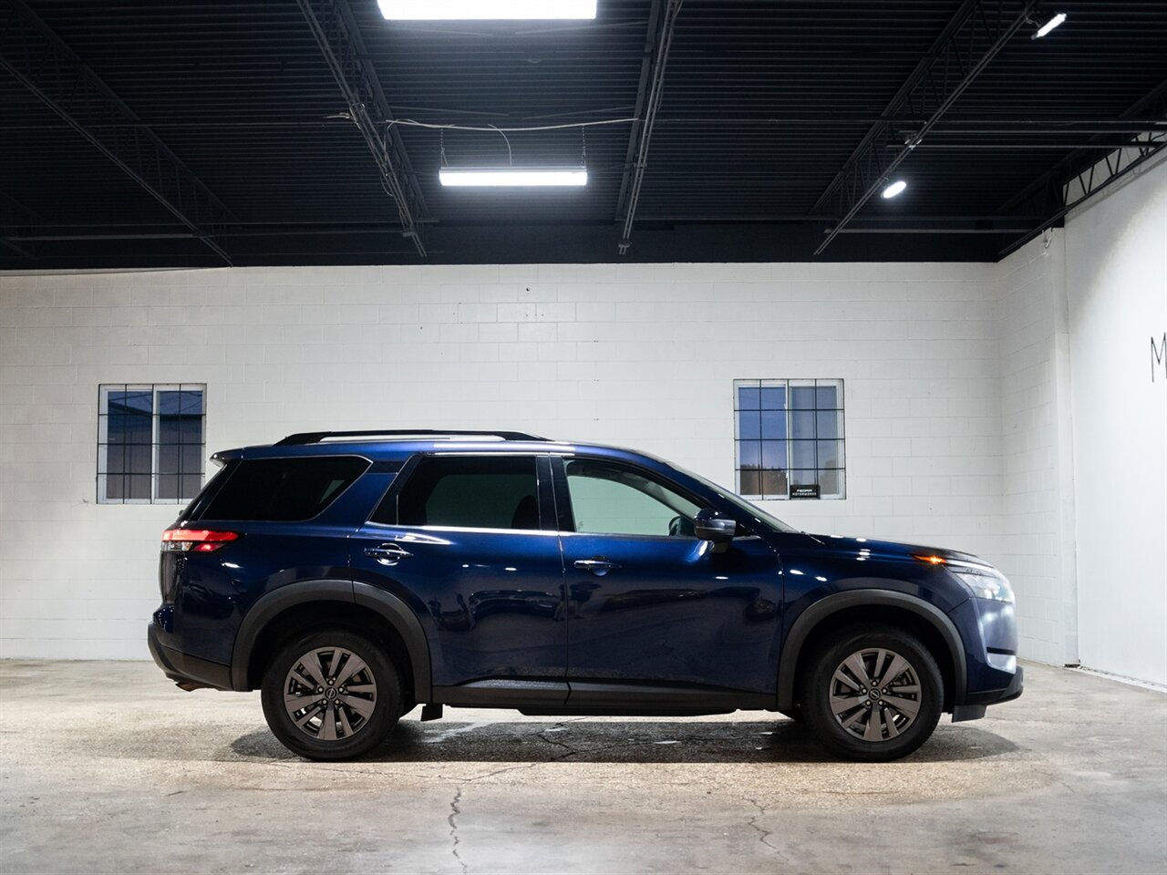 2025 Nissan Pathfinder SV - Photo 10 - Peoria, IL 61615