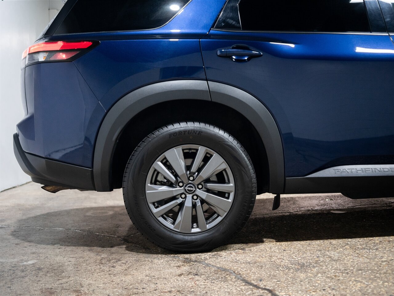 2025 Nissan Pathfinder SV - Photo 15 - Peoria, IL 61615