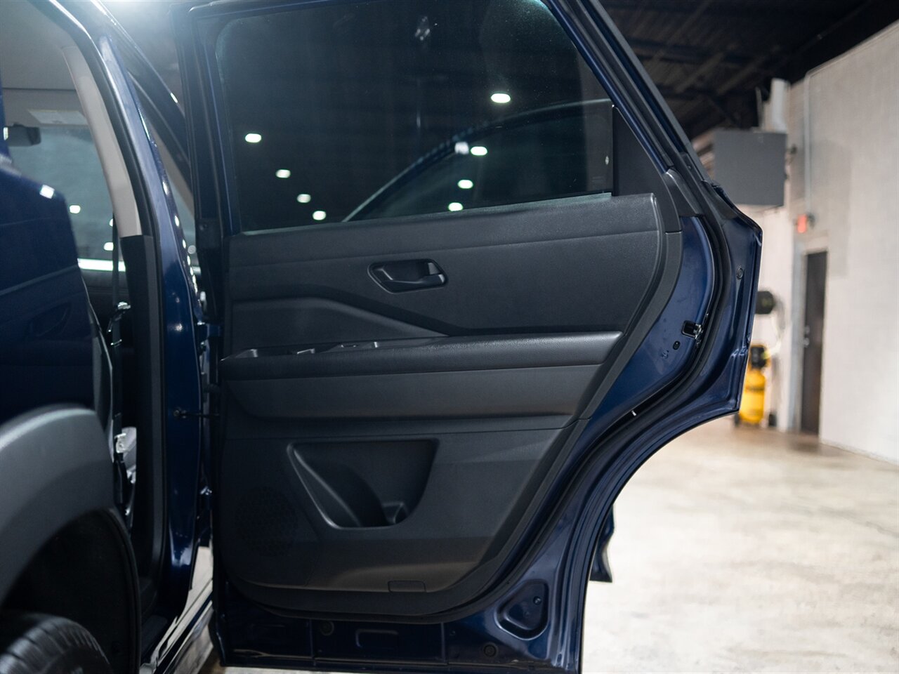 2025 Nissan Pathfinder SV - Photo 38 - Peoria, IL 61615